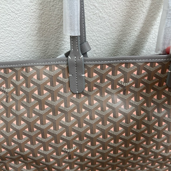 Stylish Tote Bag - Picture 2 of 7